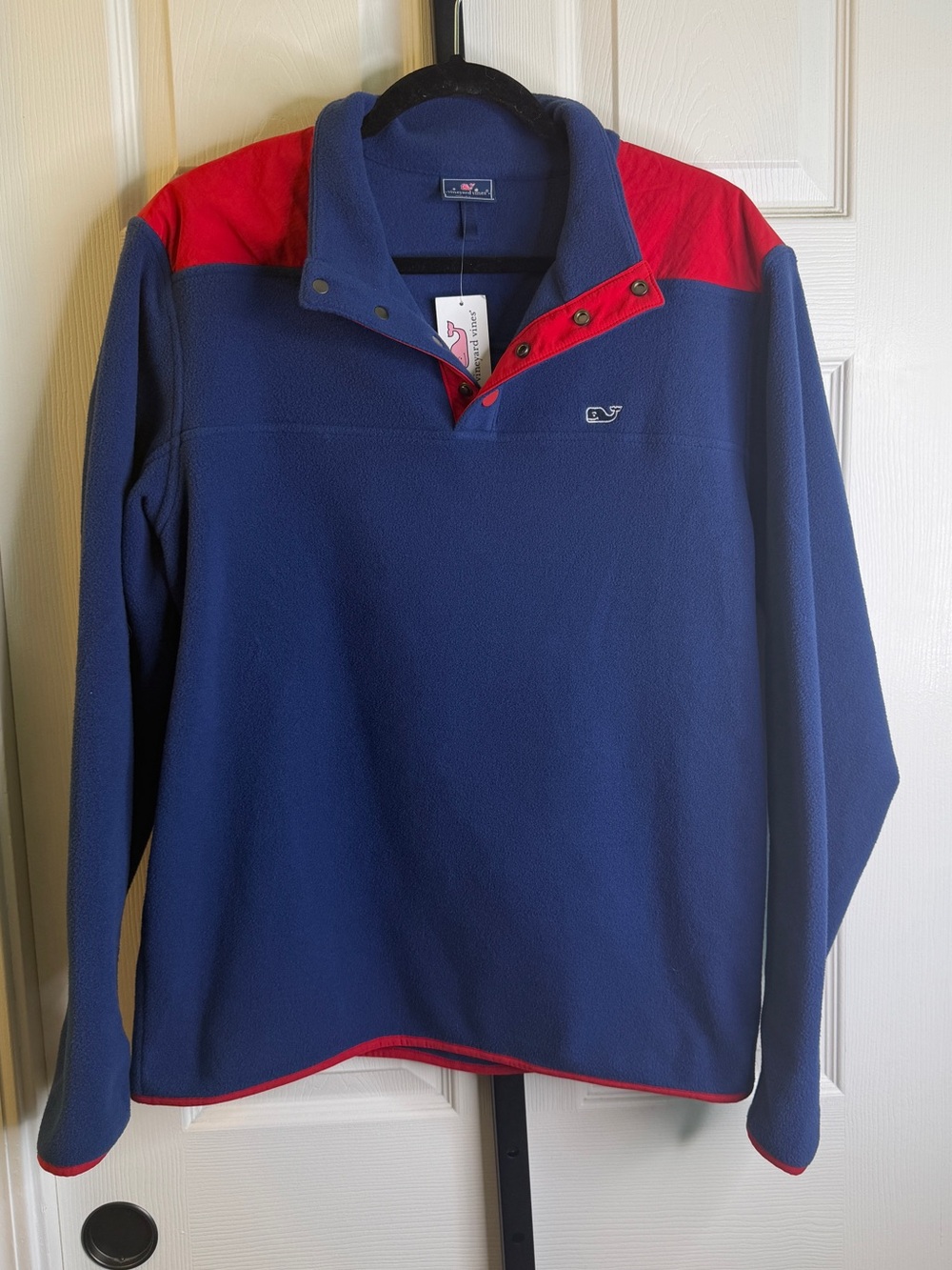 Vineyard Vines Navy Pullover with Red Accents, size Medium, NWT